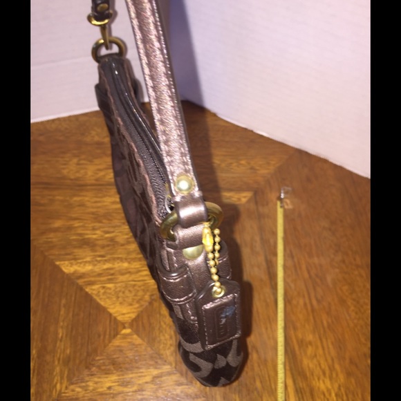 Coach’s Authentic Brown Signature Jacquard Hobo/ Wristlet - Picture 5 of 7